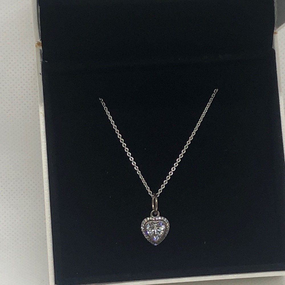 Pandora heart pendant necklace